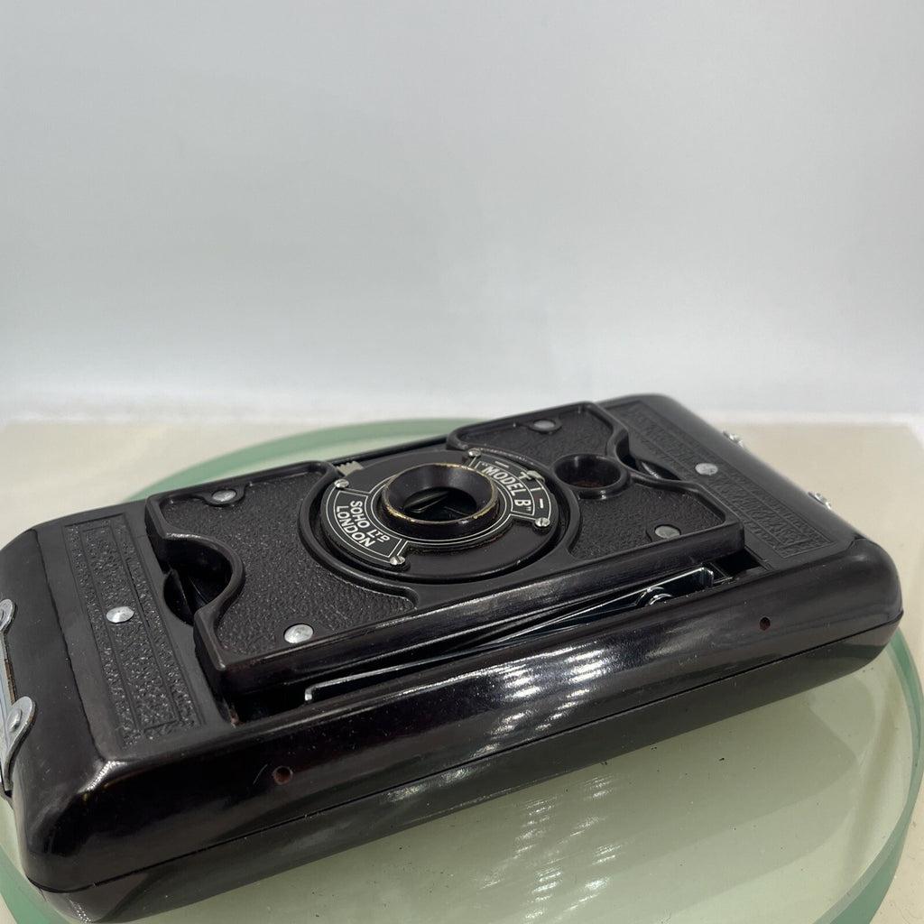 Soho Model B Folding Camera, c1934, Bakelite body with original case, TESTED#4391