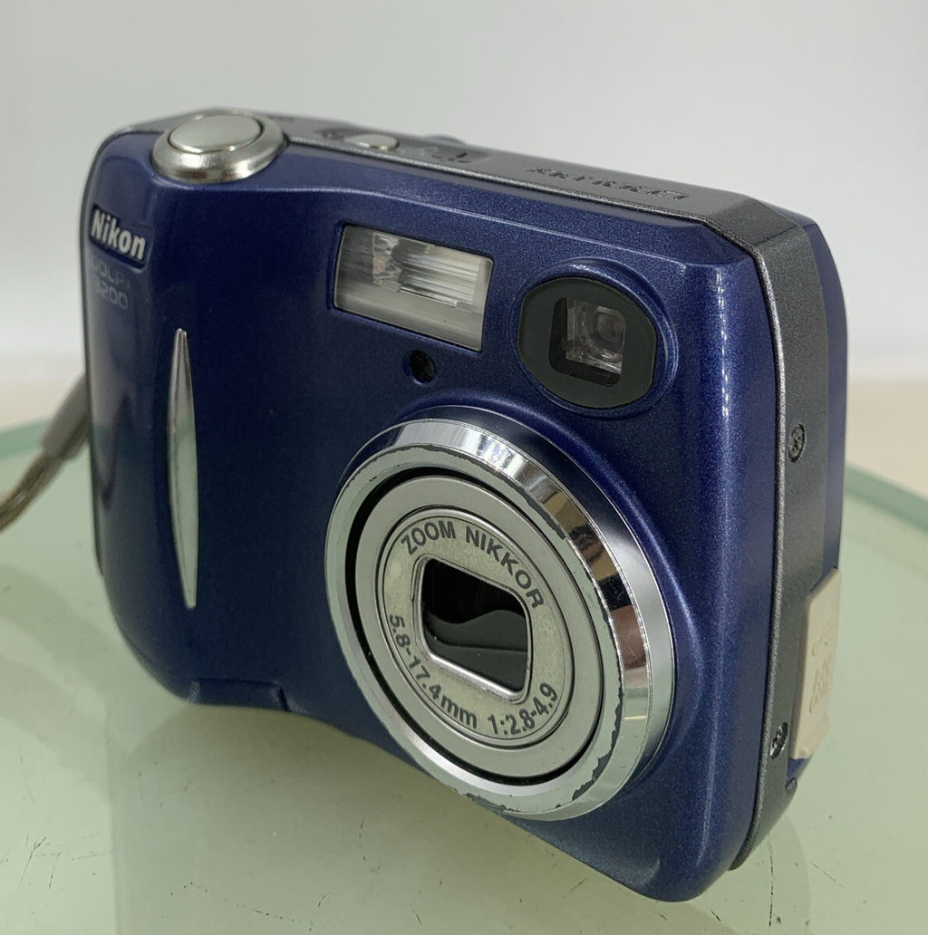 Nikon Coolpix 3200 DIGITAL CAMERA BLUE WITH COVER +WIRE NO CARD TESTED - 7642