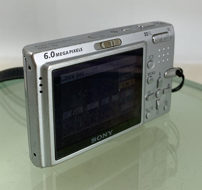 Sony Digital Camera Cybershot DSC-T9 6.0MP SILVER +CHARGER +COVER TESTED - 764