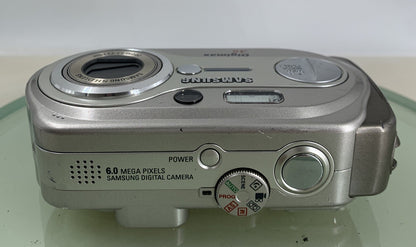 Samsung COMPACT DIGITAL CAMERA Digimax A6 6.0MP Silver NO CARD Tested - 3177