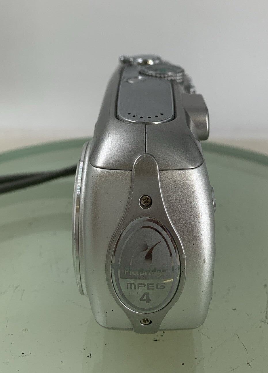 Samsung Digimax V700 7.1MP COMPACT DIGITAL CAMERA SILVER +CHARGER TESTED - 2293