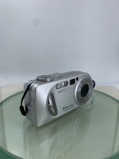 Sony Digital Camera Cybershot DSC-P8 3.2MP SILVER +CHARGER +WIRE TESTED - 6842