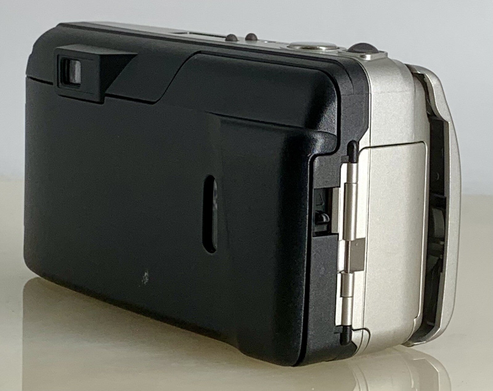 Olympus Superzoom 100G 35mm Film Point & Shoot Camera + SILVER + TESTED - 2943