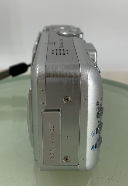 Canon Digital Camera PowerShot S50 5.0MP SILVER WITH CHARGER TESTED - 1713