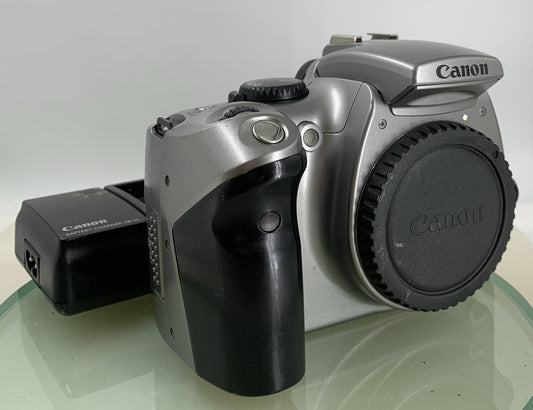 Canon Digital Camera SLR EOS 300D SILVER WITH CHARGER, NO CARD TESTED - 2610