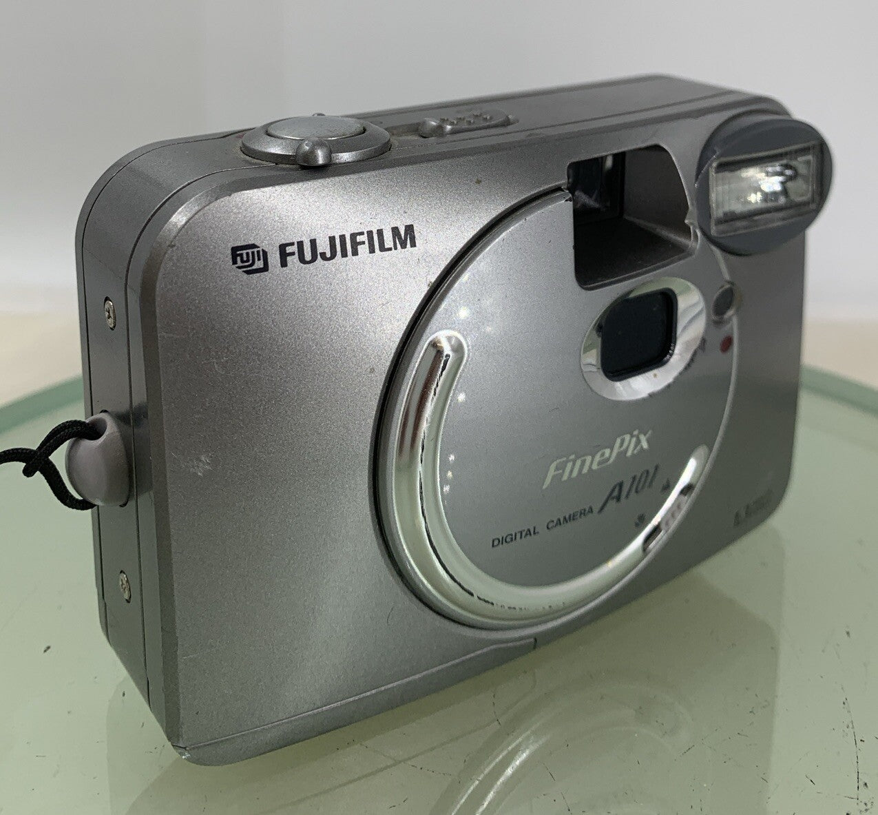 Fujifilm FinePix A101 1.3MP Digital Camera SILVER NO CARD NO CHARGER TESTED - 590