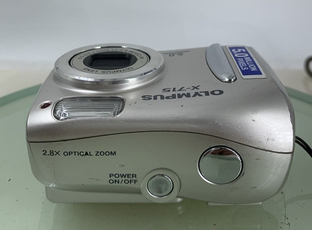 OLYMPUS X-715 5.0MP COMPACT DIGITAL CAMERA SILVER NOCARD NO CHARGER TESTED - 447