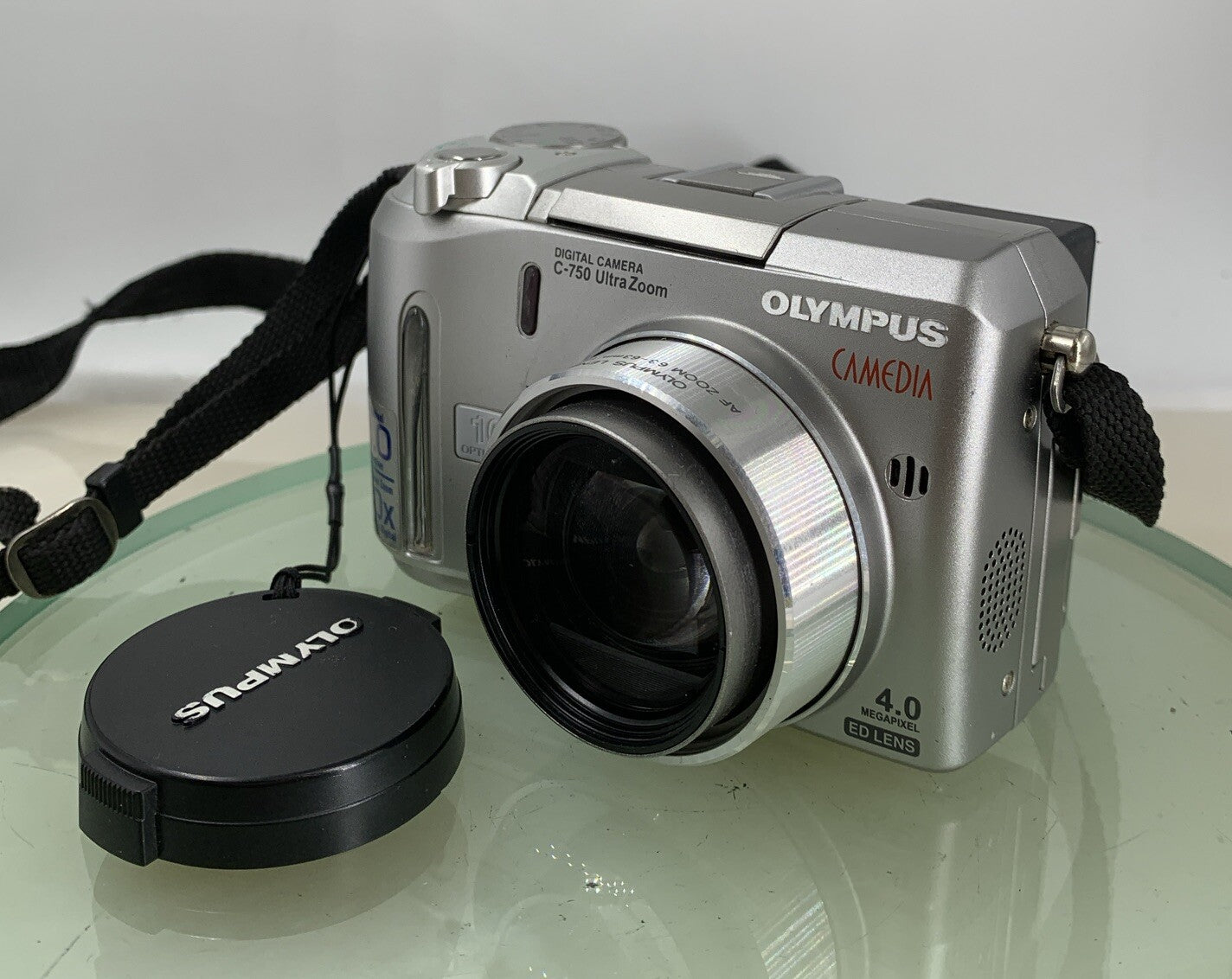 Olympus C-750 Ultra Zoom Digital Compact Camera 4MP SILVER NO CARD TESTED - 232