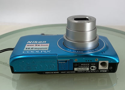 Nikon Coolpix S3100 DIGITAL CAMERA BLUE + COVER + WIRE + CHARGER - TESTED - 8717