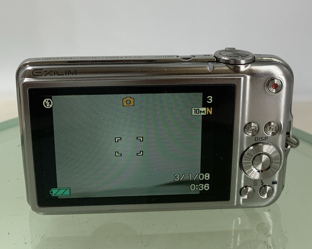 Casio Exilim EX-S10 DIGITAL CAMERA SILVER WITH CHARGER NO CARD TESTED - 515