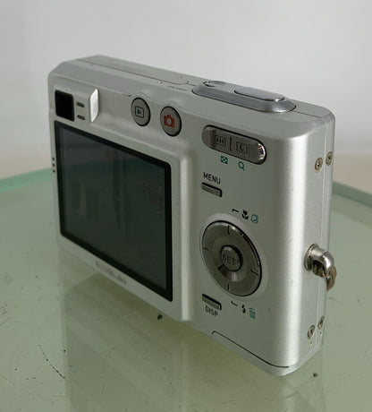 Casio Exilim EX-Z30 COMPACT DIGITAL CAMERA SILVER + CHARGER - TESTED - 9896