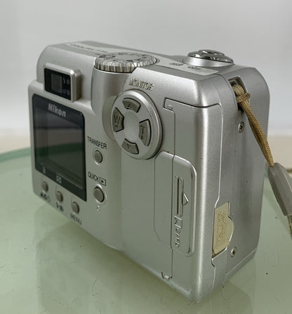 Vintage NIKON COOLPIX 775 2.0MP Digital Camera + CHARGER + COVER TESTED - 746