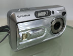 Fujifilm FINEPIX A340 DIGITAL CAMERA SILVER GOOD CONDITION - TESTED - 8890