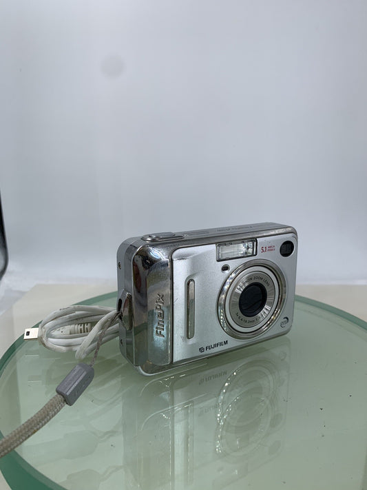 Fujifilm COMPACT Digital Camera FinePix A500 5.1MP SILVER + WIRE  TESTED - 820