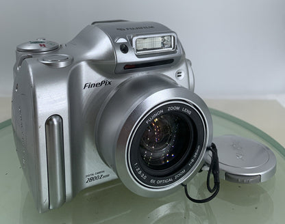 Fujifilm FinePix 2800 Zoom Digital Camera SILVER NO CARD NO CHARGER TESTED - 5790