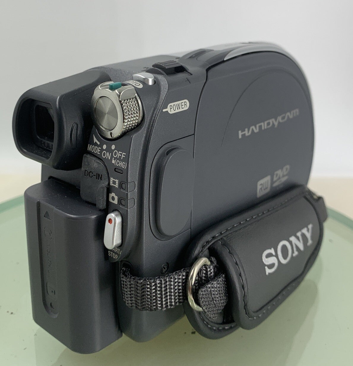 Sony Handycam DCR-DVD105 Carl Zeiss 20X Digital Camcorder with BAG-TESTED -1116