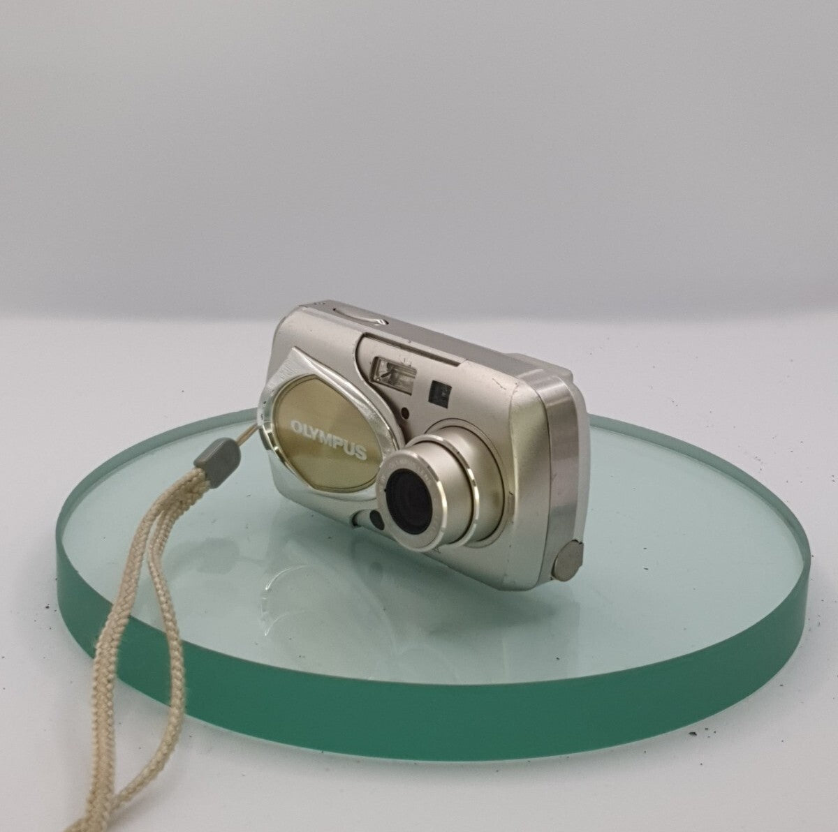 Olympus Mju 400 digital camera in good condition with charger and battery #9952