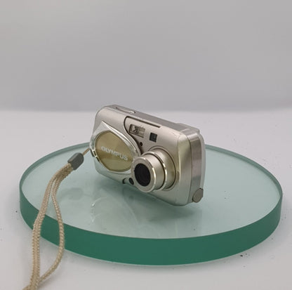Olympus Mju 400 digital camera in good condition with charger and battery #9952