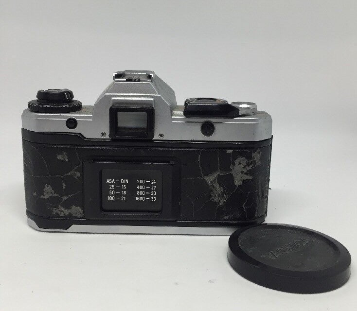 YASHICA FX-D QUARTZ 35mm FILM SLR CAMERA WITH YASHICA 50mm F/1.9 ML Lens 124