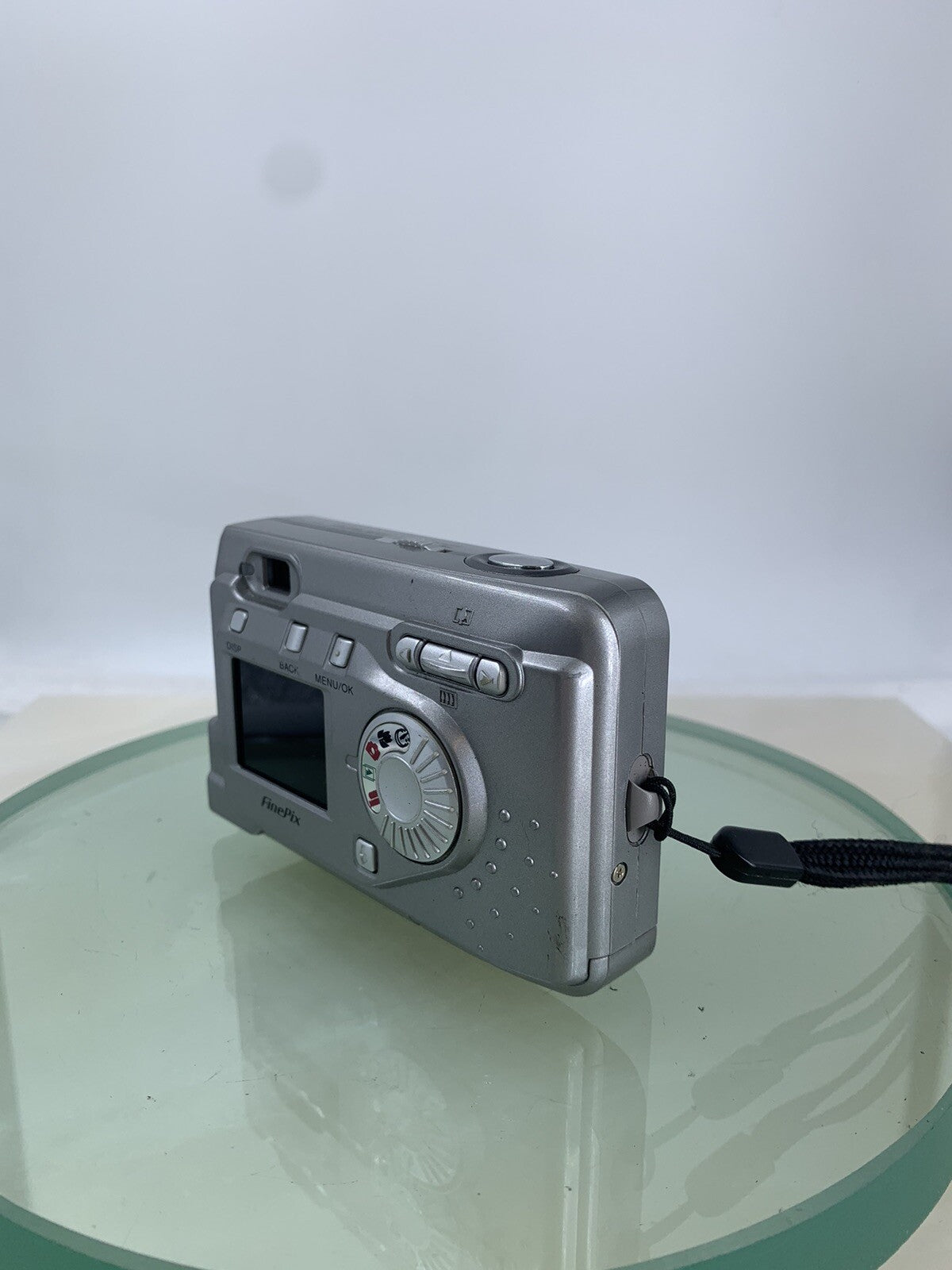 Fujifilm FinePix A203 2.0MP Digital Compact Camera WITH COVER SILVER TESTED - 933