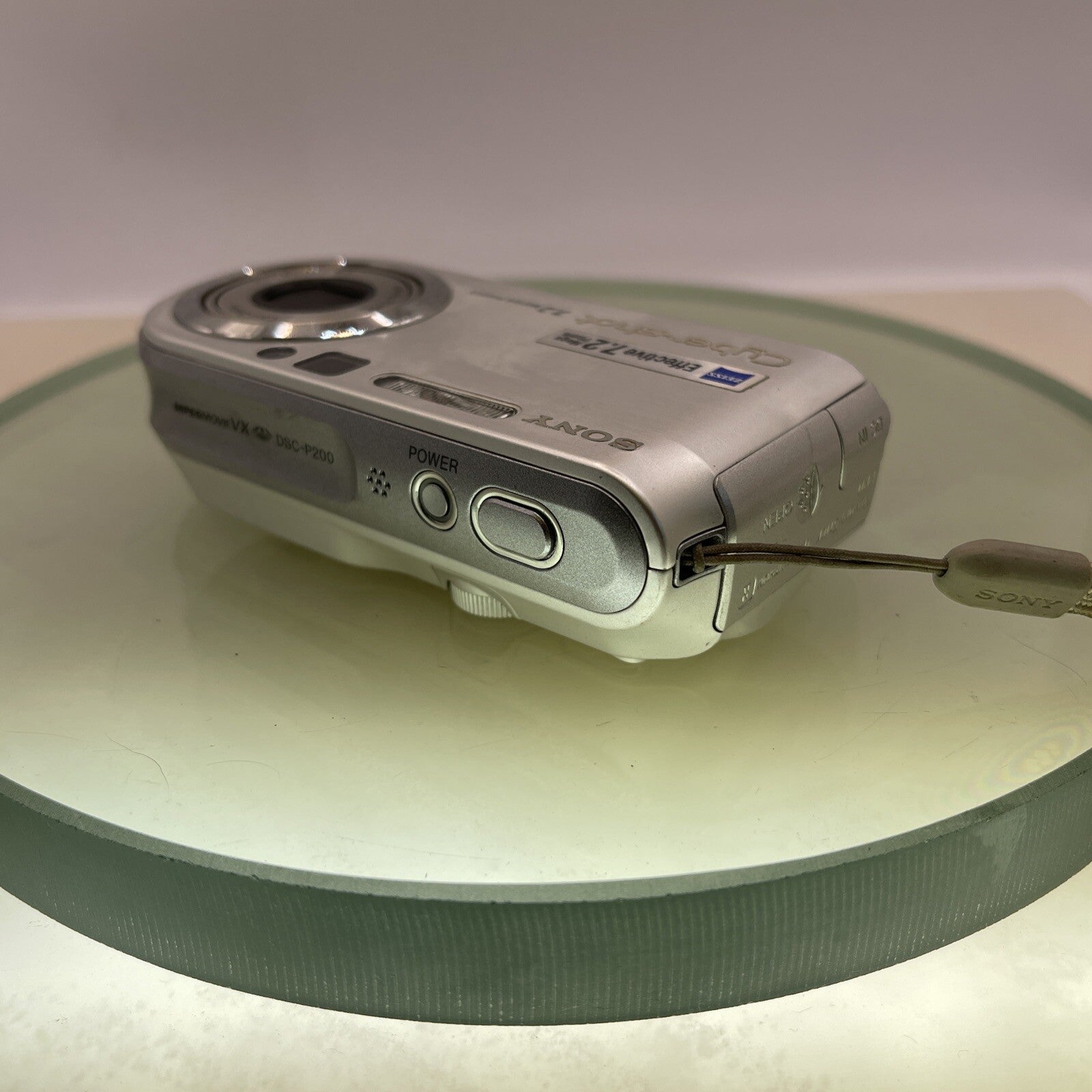 Sony Cybershot DSC-P200 7.2MP Compact Digital Camera Battery+Memory nocharger32310