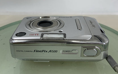 Fujifilm FINEPIX DIGITAL CAMERA A500 5.1MP NO SD CARD SILVER TESTED - 357