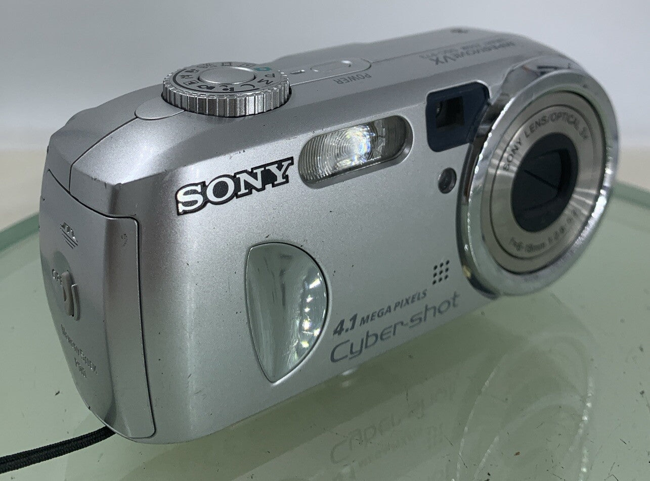 SONY Cyber-Shot 4.1 Megapixels Digital Camera DSC-P73 Silver TESTED - 450