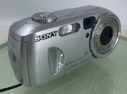 SONY Cyber-Shot 4.1 Megapixels Digital Camera DSC-P73 Silver TESTED - 450