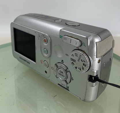 Olympus Digital Camera Camedia C-480 Zoom 4.0MP NO CARD SILVER TESTED - 4216
