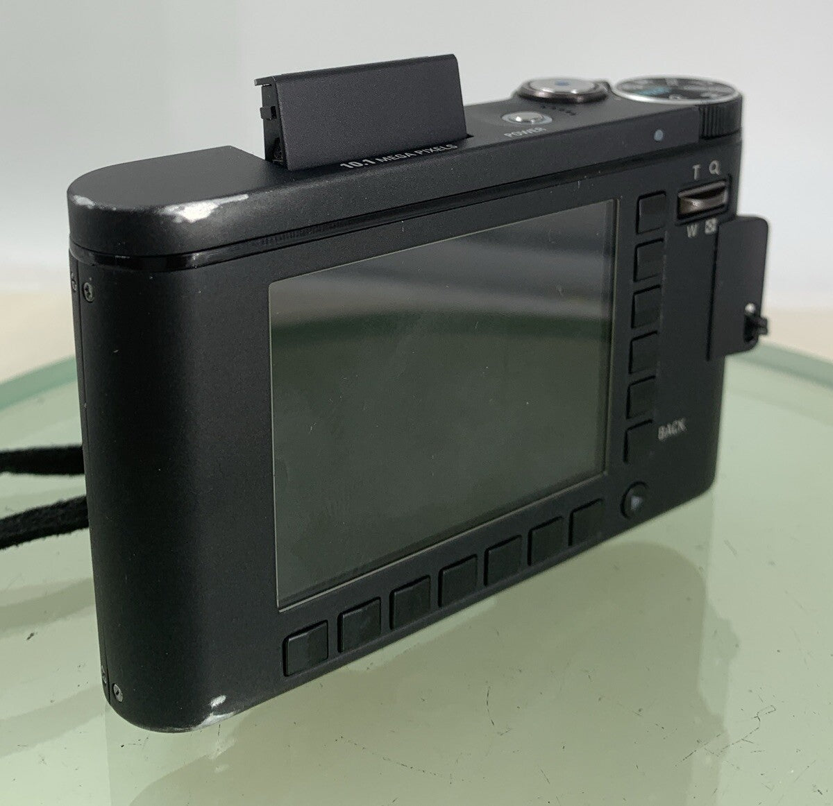 SAMSUNG NV10 DIGITAL CAMERA BLACK + CHARGER + COVER NO CARD TESTED - 4584