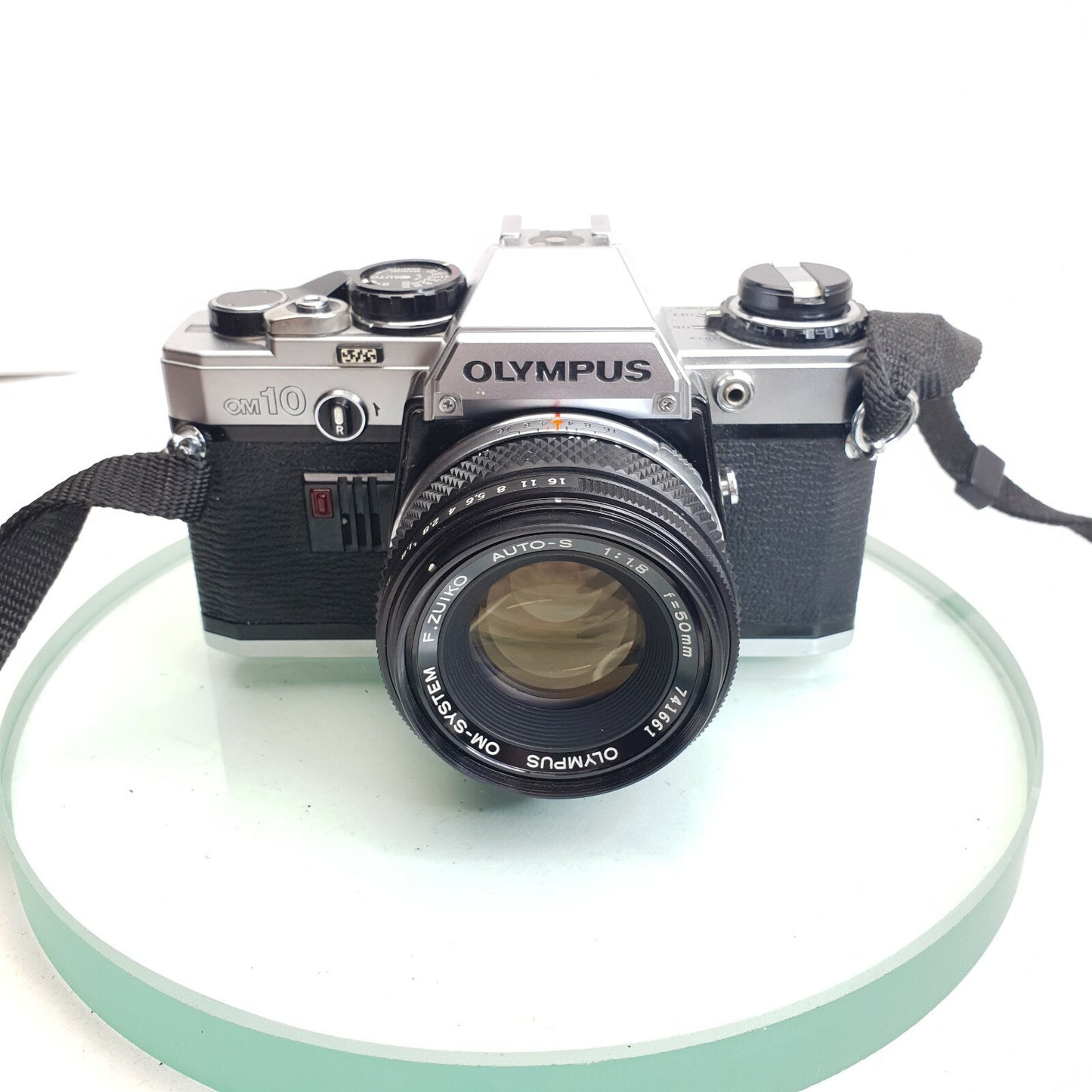 Olympus OM10 35mm Film SLR Manual Camera with Olympus 50/1.8 Zuiko Lens - Silver1