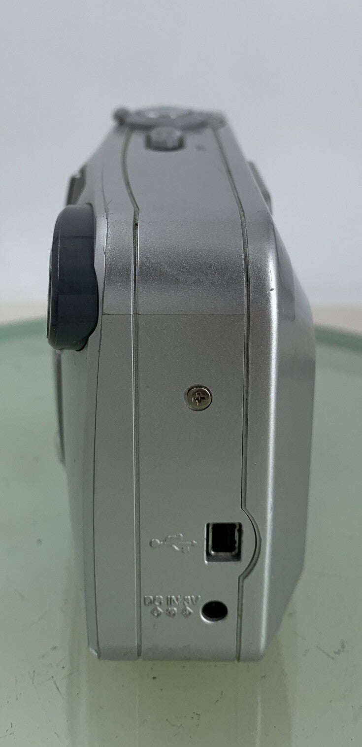 FUJIFILM FINEPIX A403 2.1MP DIGITAL CAMERA WITHOUT SD CARD NO CHARGER TESTED-2043