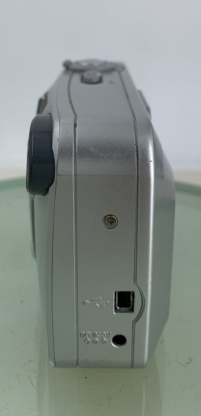 FUJIFILM FINEPIX A403 2.1MP DIGITAL CAMERA WITHOUT SD CARD NO CHARGER TESTED-2043