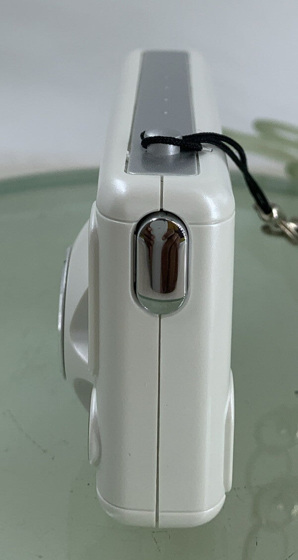 BenQ Compact Digital Camera 1300 WHITE WITH BOX WORKING AND TESTED - 8413