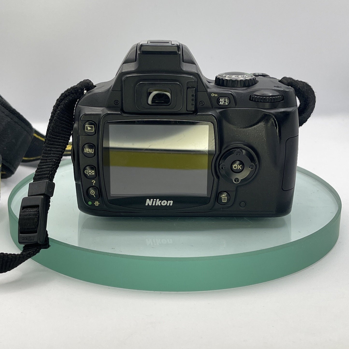 Nikon D40 Digital SLR Camera - Black, TESTED Body only with charger, battery #885