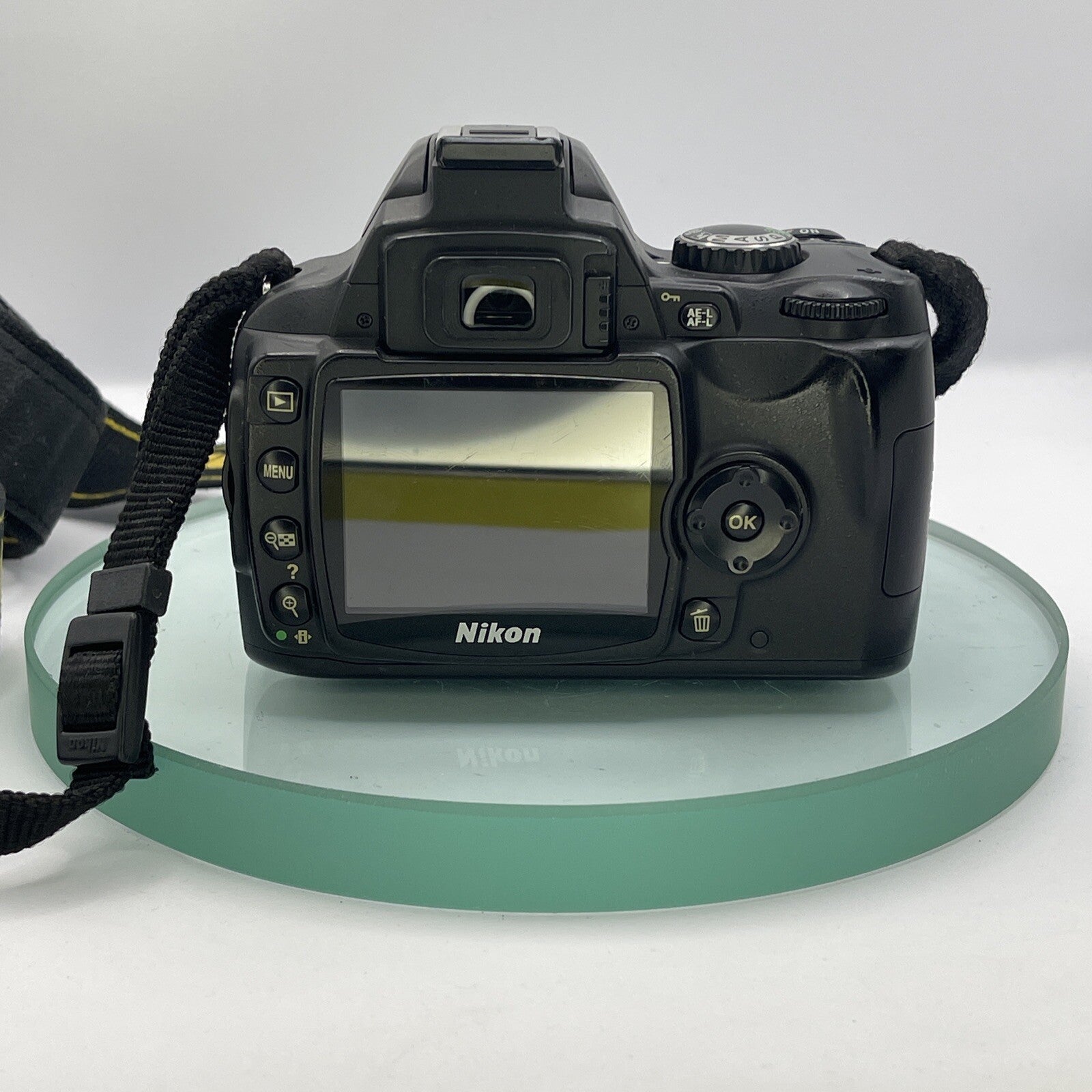 Nikon D40 Digital SLR Camera - Black, TESTED Body only with charger, battery #885