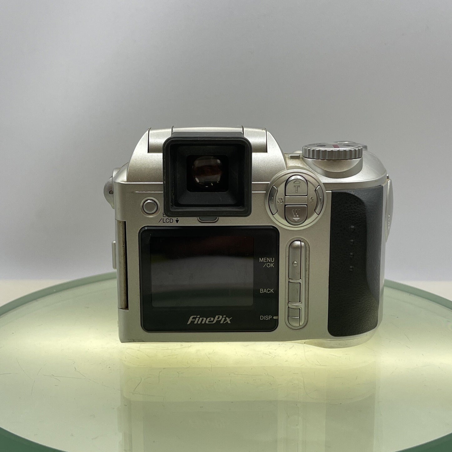 FUJI Fujifilm FinePix S304 DIGITAL CAMERA 3.2 Megapixels Tested Takes AA #7094