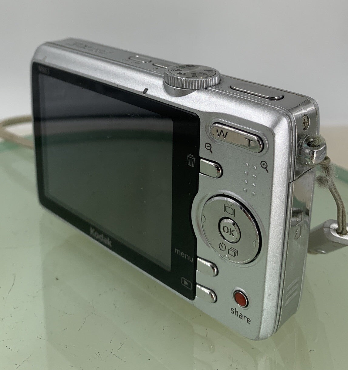 Kodak COMPACT DIGITAL CAMERA EasyShare M863 8.2MP SILVER NO CHARGER Tested - 5196