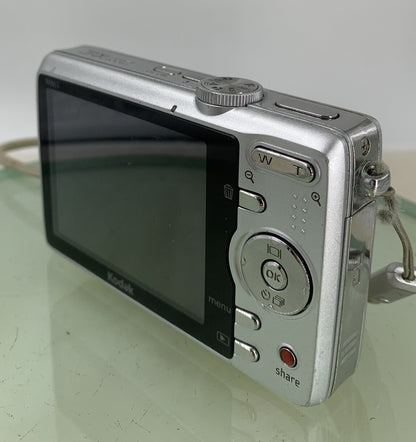 Kodak COMPACT DIGITAL CAMERA EasyShare M863 8.2MP SILVER NO CHARGER Tested - 5196