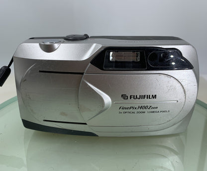 FUJIFILM FINEPIX 1400 Zoom 1.3MP Digital Camera - 128MB CARD - TESTED - 8585