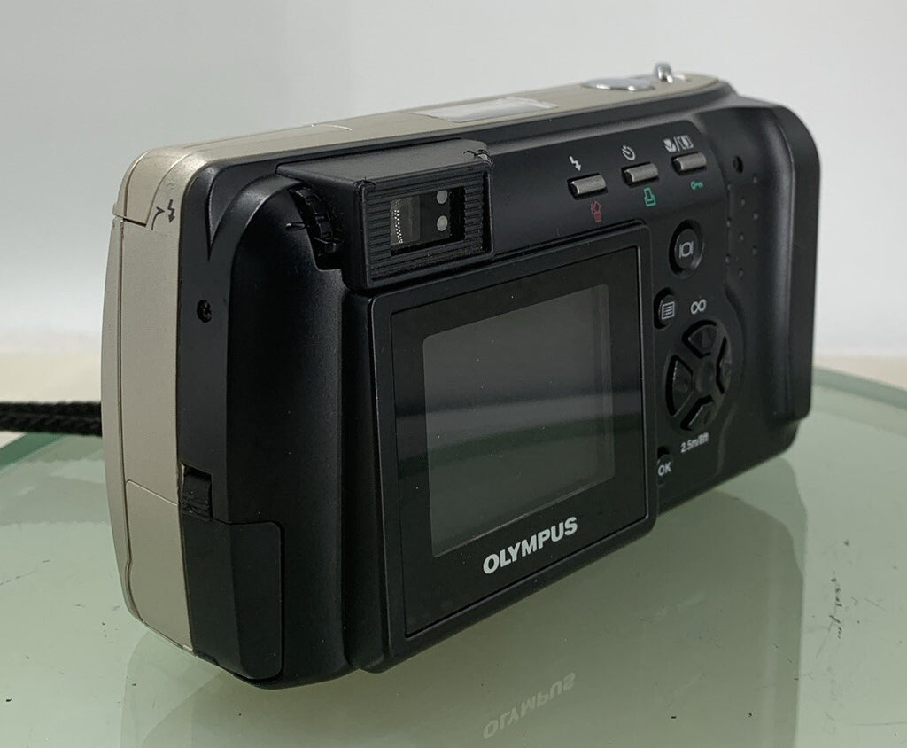 Olympus Camedia C-990 Zoom 2.1MP DIGITAL CAMERA SILVER WITH COVER TESTED - 3464