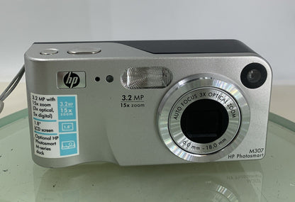 HP Photosmart M307 3.2MP Compact Digital Camera SILVER NO SDCARD TESTED - 4381