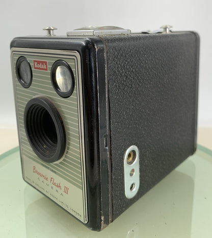 KODAK VINTAGE BROWNIE FLASH 3 CAMERA WITH COVER TESTED - 4672
