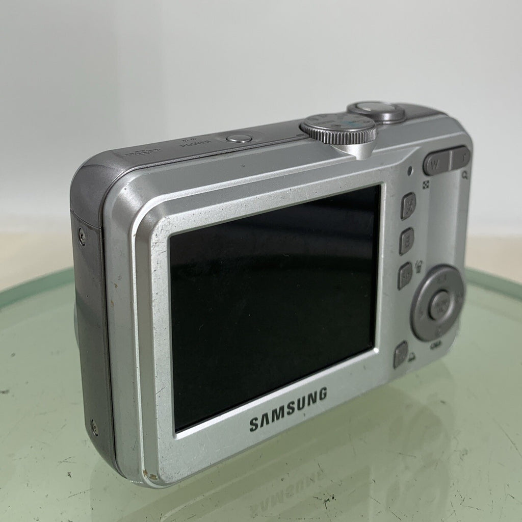 Samsung S860 8.1MP COMPACT DIGITAL CAMERA SILVER WITH COVER TESTED - 2234