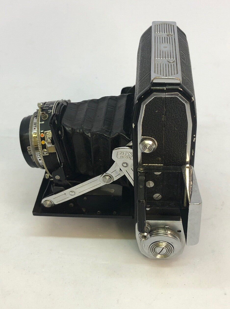 Zeiss Ikon Ikonta 521 1938-1954. Folding rollfilm camera.NOVAR 1:3.5 F=75mm 3312