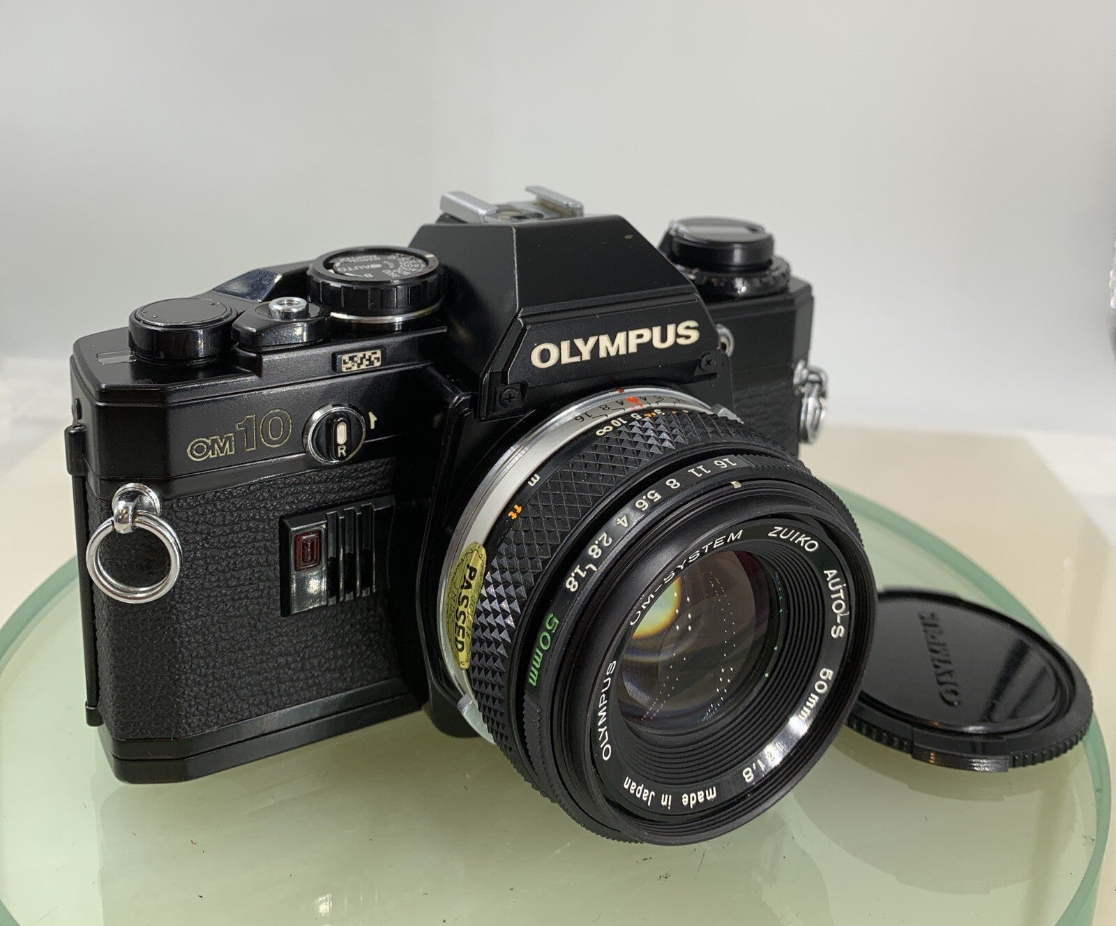 BLACK RARE Olympus OM10 + 50MM F1.8 ZUIKO 35mm Film SLR+BOOK - FULLY SERVICED8070