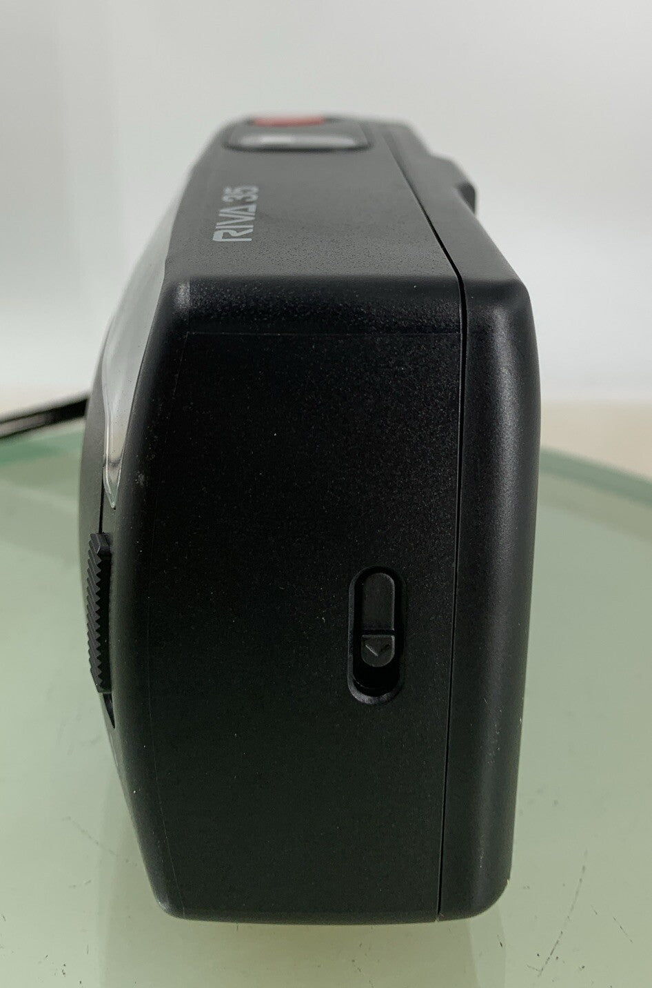 Minolta Riva 35 COMPACT POINT & SHOOT FILM CAMERA FOCUS FREEBLACK TESTED - 1653