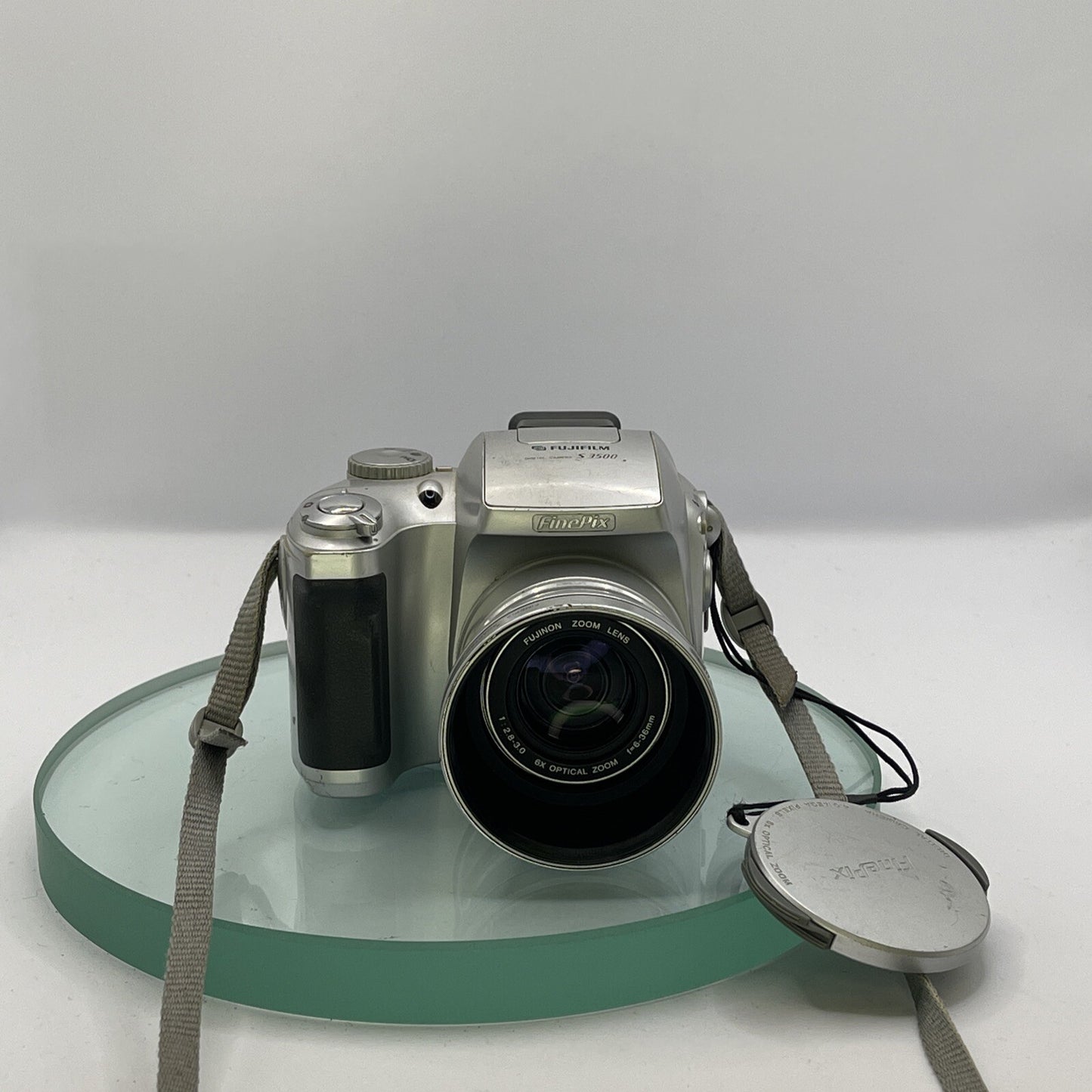 Fuji Finepix S3500 4mp Digital Camera- Silver Takes AA -Tested 16MB XD Card #9271