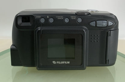 Fujifilm Digital Camera FinePix 1400 Zoom 1.3MP + 64MB CARD SILVER TESTED - 8465
