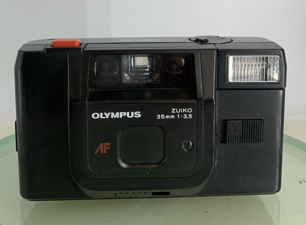 Olympus Trip AF ZUIKO BLACK POINT AND SHOOT FILM CAMERA NO BATTERY TESTED - 8411